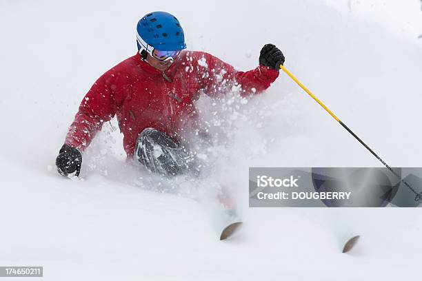 Foto de Esqui Na Neve Fresquinha e mais fotos de stock de Adulto - Adulto, Artigo de vestuário para cabeça, Atividade