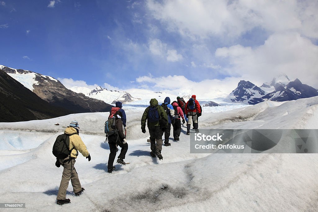 Grupo de Caminhada na geleira Perito Moreno, Patagônia, Argentina - Foto de stock de Geleira Moreno royalty-free