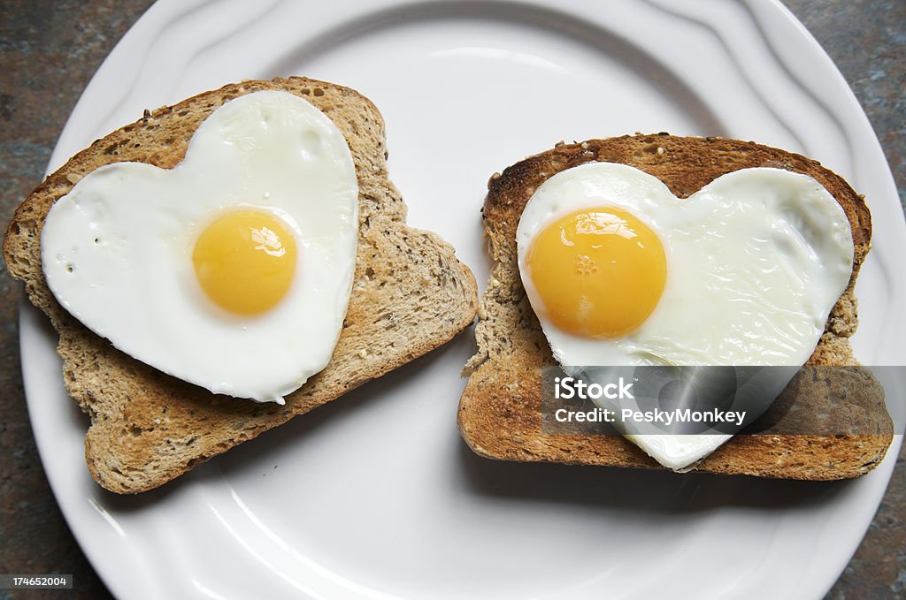 Romântico pequeno-almoço saudável de dois corações na Torrada - Royalty-free Pequeno Almoço Foto de stock
