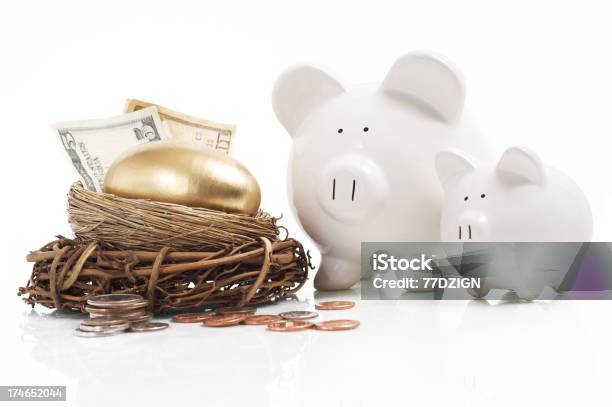 Familie Savings Bank Stockfoto und mehr Bilder von Nest egg - englische Redewendung - Nest egg - englische Redewendung, Pensionierung, Geldmünze