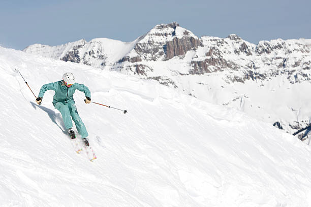 sci un ripido pendio - skiing powder snow snow telluride foto e immagini stock
