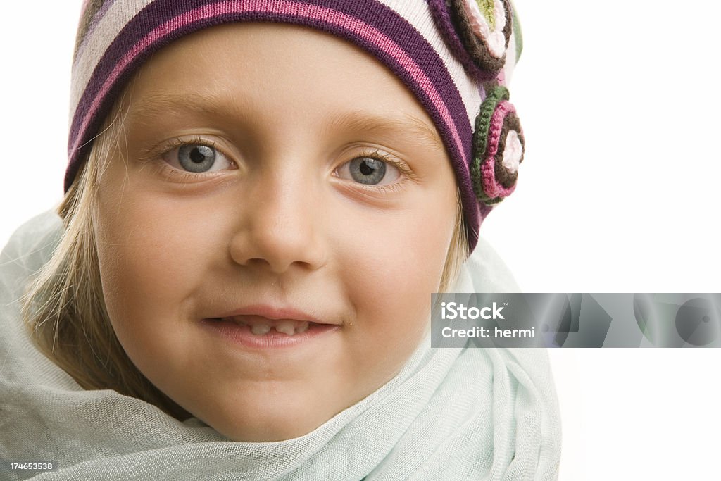 Cinque anni vecchio ragazza in inverno Cappello - Foto stock royalty-free di 4-5 anni