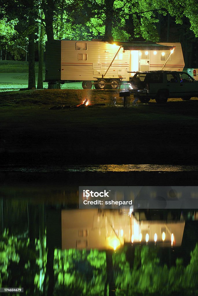 Nacht camping am See in Anhänger - Lizenzfrei Anhänger Stock-Foto