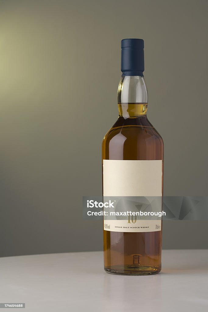 Botella de Whisky - Foto de stock de Whisky libre de derechos
