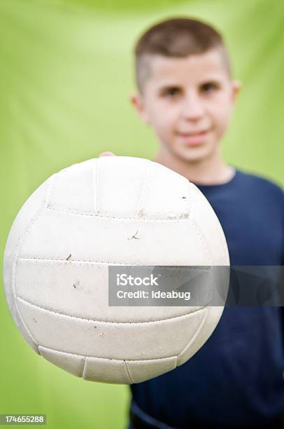 행복함 10대 남자아이 쥠 축구공 14-15 살에 대한 스톡 사진 및 기타 이미지 - 14-15 살, 갈색 눈, 고독-개념
