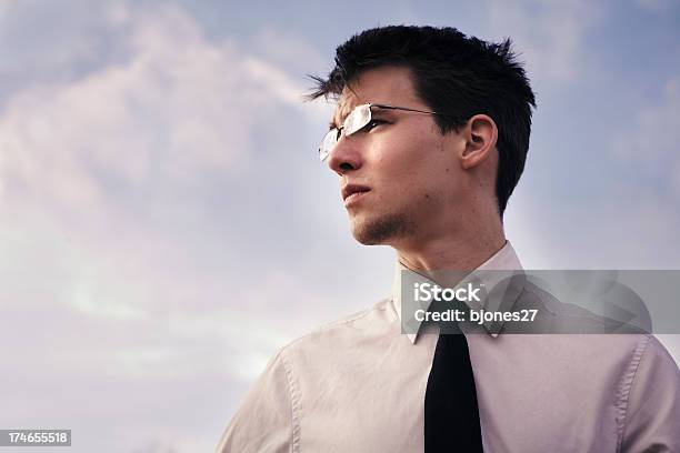 Foto de Olhando Para Fora e mais fotos de stock de Céu - Fenômeno natural - Céu - Fenômeno natural, Negócios, Olhar para Cima