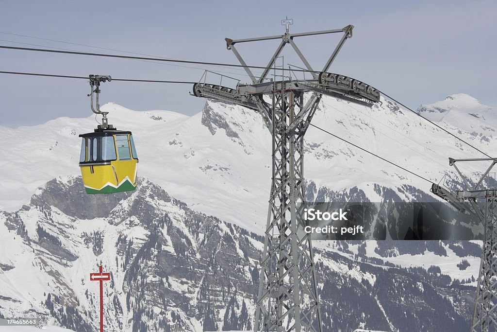 Gondel in den Alpen - Lizenzfrei Alpen Stock-Foto
