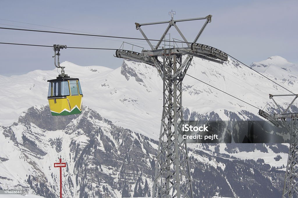 Gondole dans les Alpes - Photo de Alpes européennes libre de droits