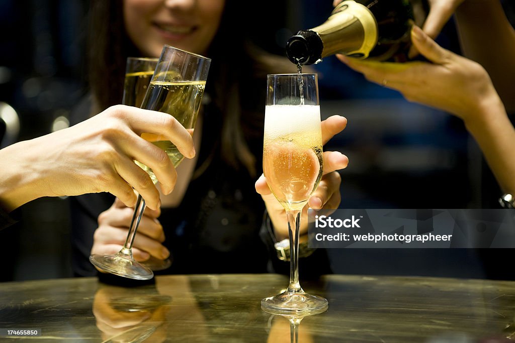 Разлив шампанского XXXL - Стоковые фото Алкоголь - напиток роялти-фри