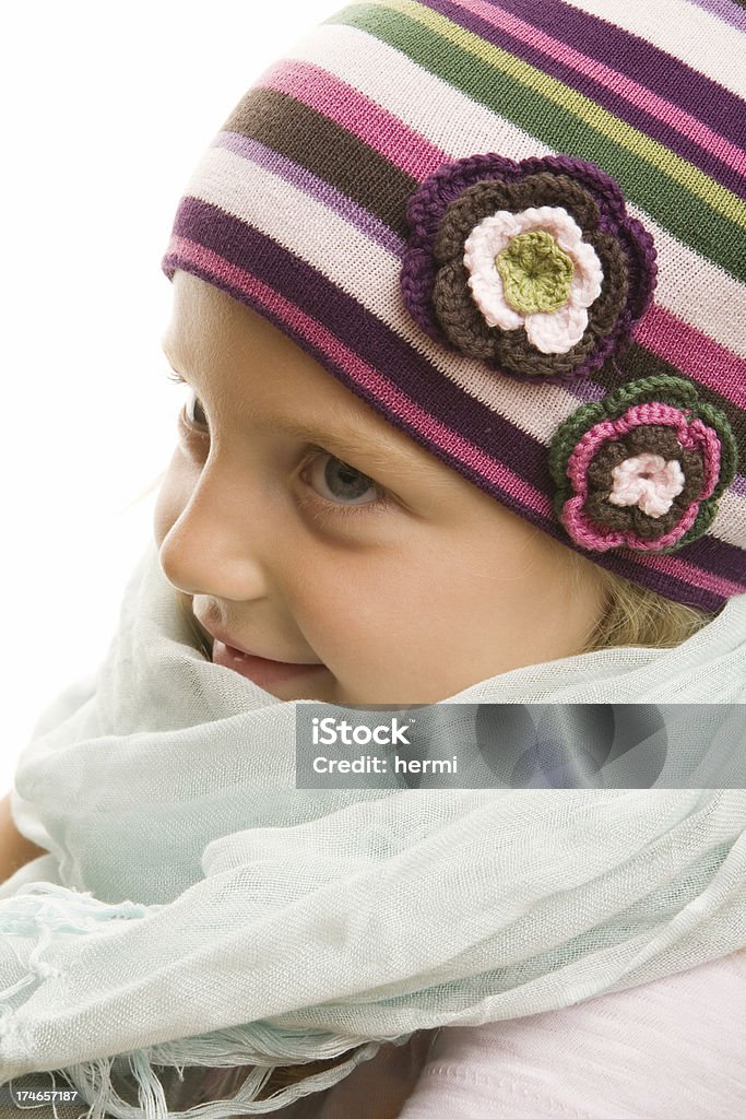 5 年歳の女の子が冬のキャップ - 4歳から5歳のロイヤリティフリーストックフォト