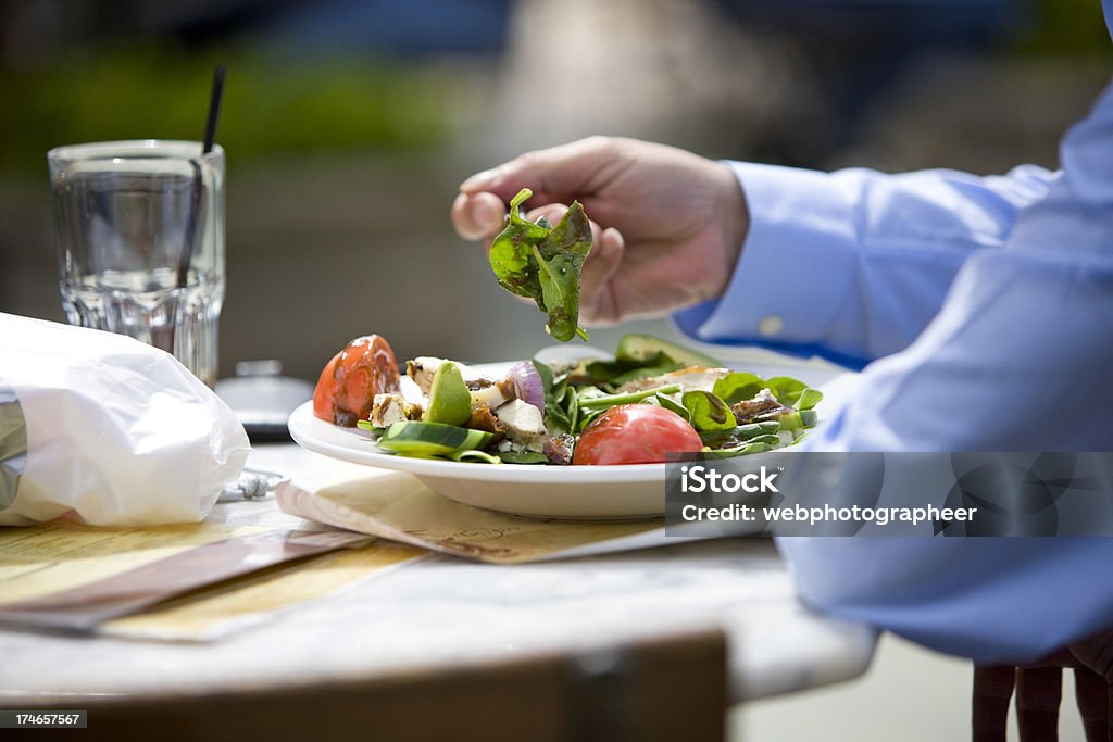 COMER O ALMOÇO - Foto de stock de Exterior royalty-free