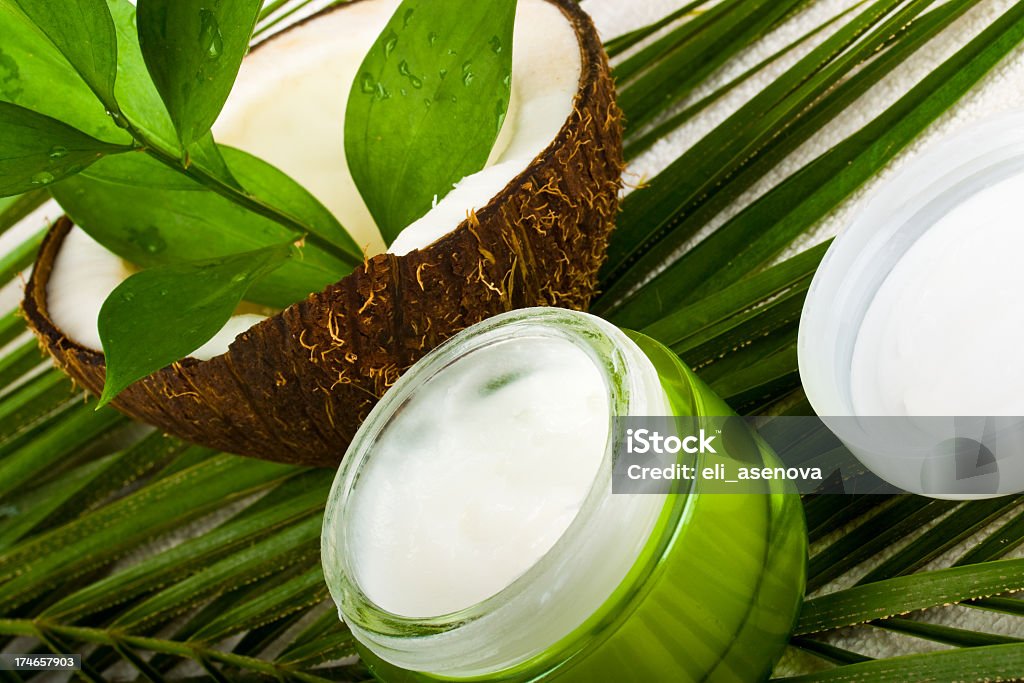 Cuidados com o corpo cosméticos - Foto de stock de Óleo de coco royalty-free