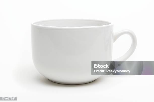 Foto de Caneca De Café Com Sombra Fundo Branco e mais fotos de stock de Branco - Branco, Caneca, Xícara de Café