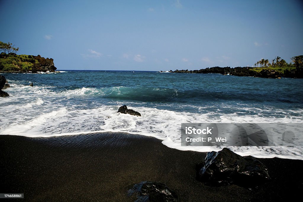 Пляж с черным песком - Стоковые фото Гавайские острова роялти-фри