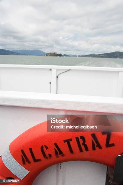 Alcatraz Na Distância - Fotografias de stock e mais imagens de Baía - Baía, Boia de Salvação, Carta - Documento