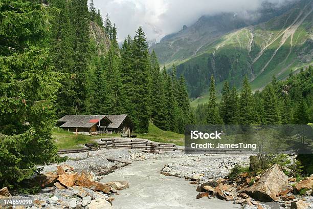 Rio Vale - Fotografias de stock e mais imagens de Alpes Europeus - Alpes Europeus, Barraca, Bernese Oberland