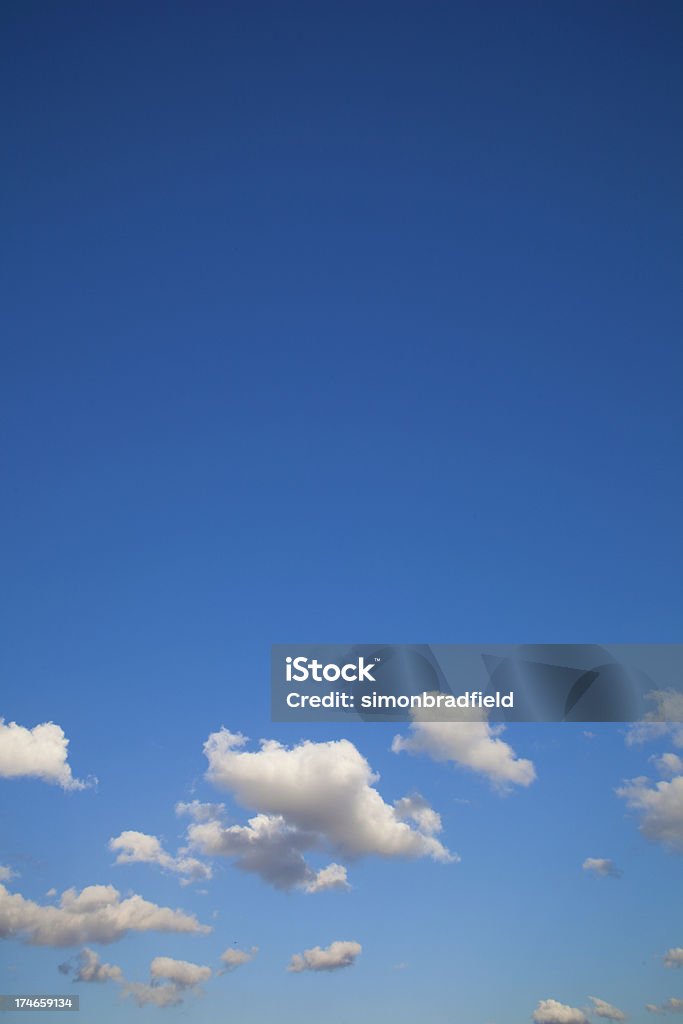 Nubes sobre azul - Foto de stock de Avión de pasajeros libre de derechos