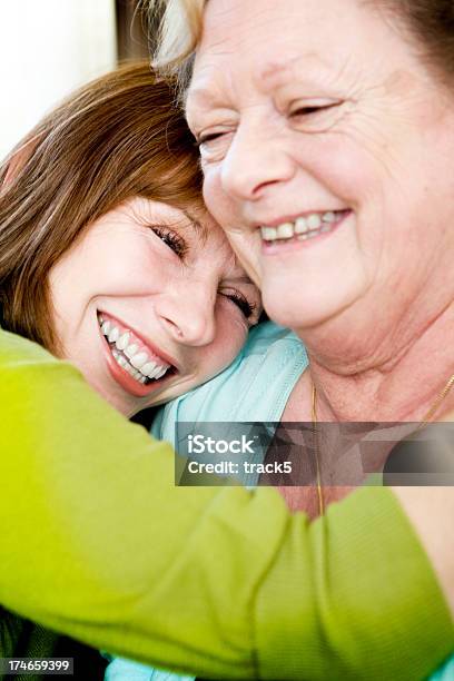 Foto de Amor Materno e mais fotos de stock de 30 Anos - 30 Anos, 40-49 anos, 60 Anos