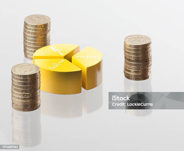 Money Divided Into Thirds 분할에 대한 스톡 사진 및 기타 이미지 - 분할, 3, 동전