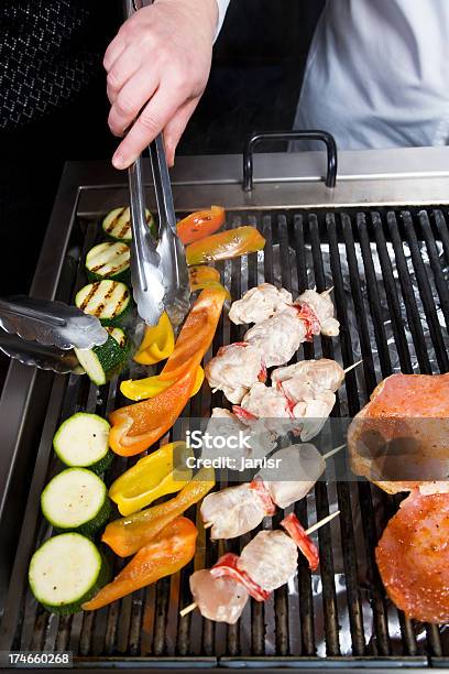 Grill Foto de stock y más banco de imágenes de Alimento - Alimento, Barbacoa - Comida, Calabacín