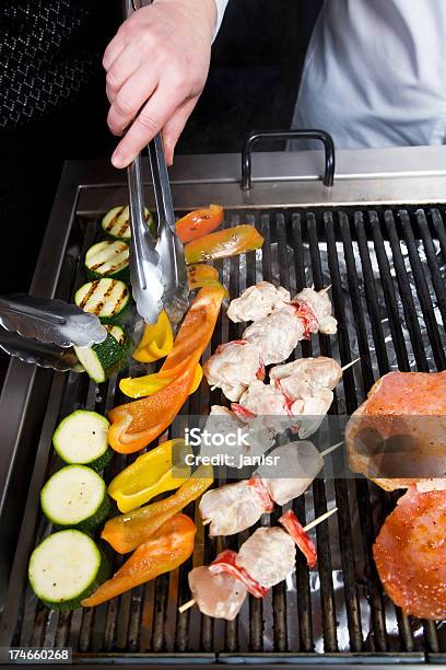 Grill - zdjęcia stockowe i więcej obrazów Barbecue - Barbecue, Białe mięso, Cukinia