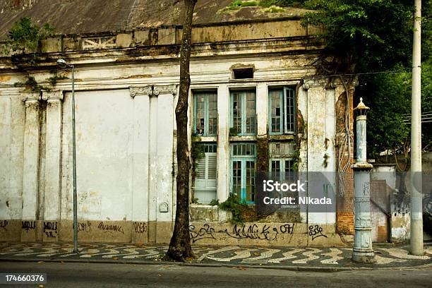 Antiga Casa - Fotografias de stock e mais imagens de Casa - Casa, Fachada, Favela