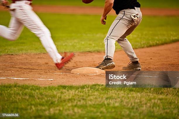 Photo libre de droit de Sur Le Terrain De Baseball banque d'images et plus d'images libres de droit de Baseball - Baseball, Jeu, Base de base-ball
