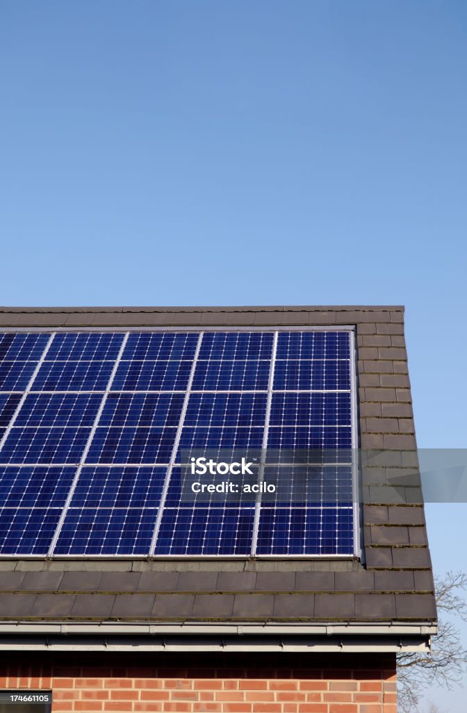 屋上のソーラーパネル - ソーラーパネルのロイヤリティフリーストックフォト