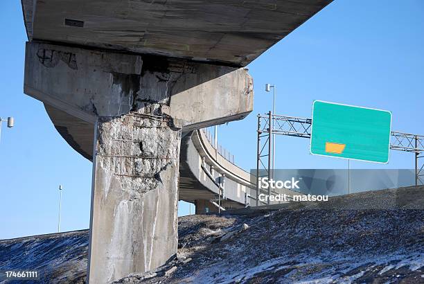 Raccordo Autostradale Supporto In Cattive Condizioni - Fotografie stock e altre immagini di Architettura