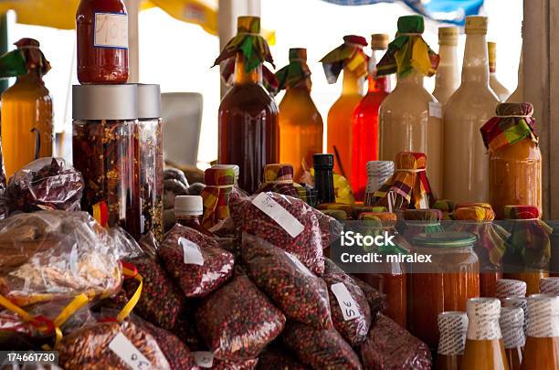 Independiente Con Especias En El Mercado En St Martin Foto de stock y más banco de imágenes de Isla de San Martín - Caribe