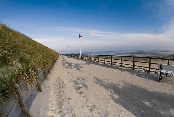 istock Promenade at the sea 174661894