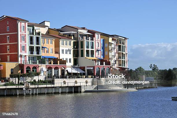 Foto de Apartamentos Para Moradia Urbano e mais fotos de stock de Apartamento - Apartamento, Arquitetura, Característica arquitetônica