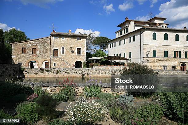 Bagno Vignoni Val Dorcia - Fotografie stock e altre immagini di Casa - Casa, Composizione orizzontale, Estate