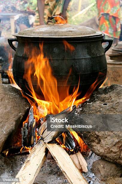 Afrikanischer Pot Stockfoto und mehr Bilder von Liberia - Liberia, Afrika, Brennholz