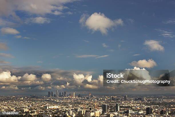 Los Angeles Vista Da Cidade Paisagem Com Nuvens - Fotografias de stock e mais imagens de Califórnia - Califórnia, Censo, Los Angeles Police Department