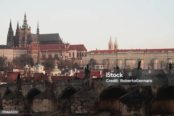 Старый Prague — стоковые фотографии и другие картинки Арочный мост - Арочный мост, Базилика, Башня со шпилем