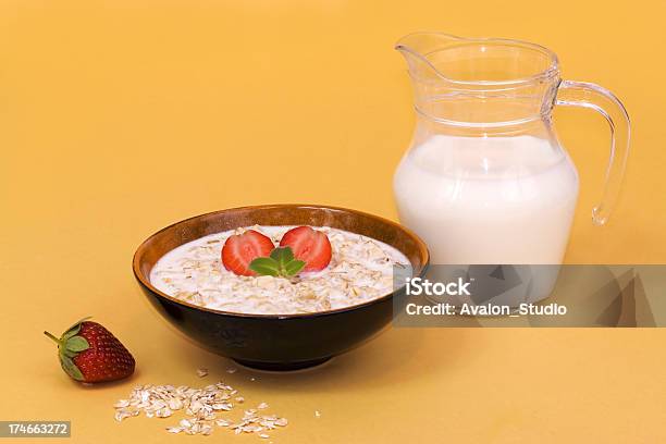 Prima Colazione Porridge - Fotografie stock e altre immagini di Cibo cotto - Cibo cotto, Orzo, Avena - Cereali da colazione