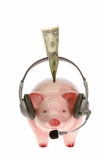 sparschwein mit headset und dollar-bin - dollarbin stock-fotos und bilder