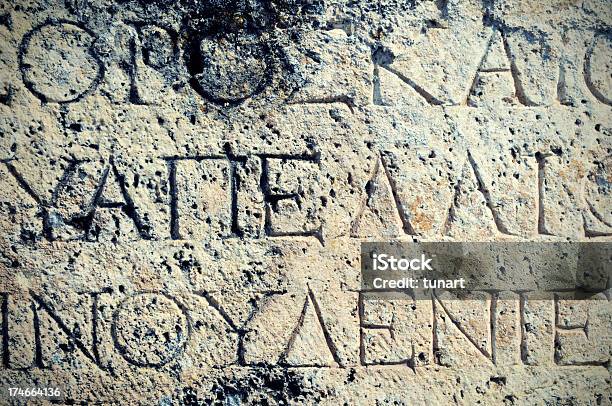 Foto de Grego Letras Em Um Antigo Grave Em Hierapolis e mais fotos de stock de Acabado - Acabado, Anatólia, Antigo
