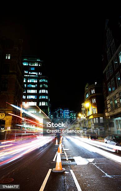 Das Nachtleben Stockfoto und mehr Bilder von Abenddämmerung - Abenddämmerung, Auto, Beleuchtet