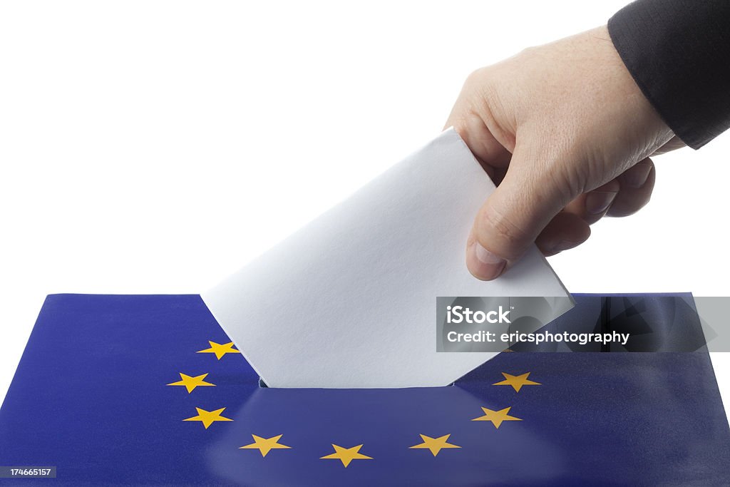 Macho de inserción de votación a mano la urna de voto - Foto de stock de Autoridad libre de derechos