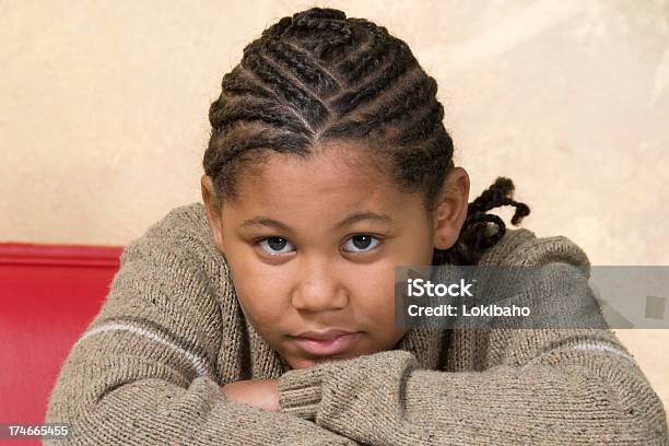 Photo libre de droit de Jeune Homme De Dorigine Africaine banque d'images et plus d'images libres de droit de Adolescence - Adolescence, Afro-américain, Bras croisés