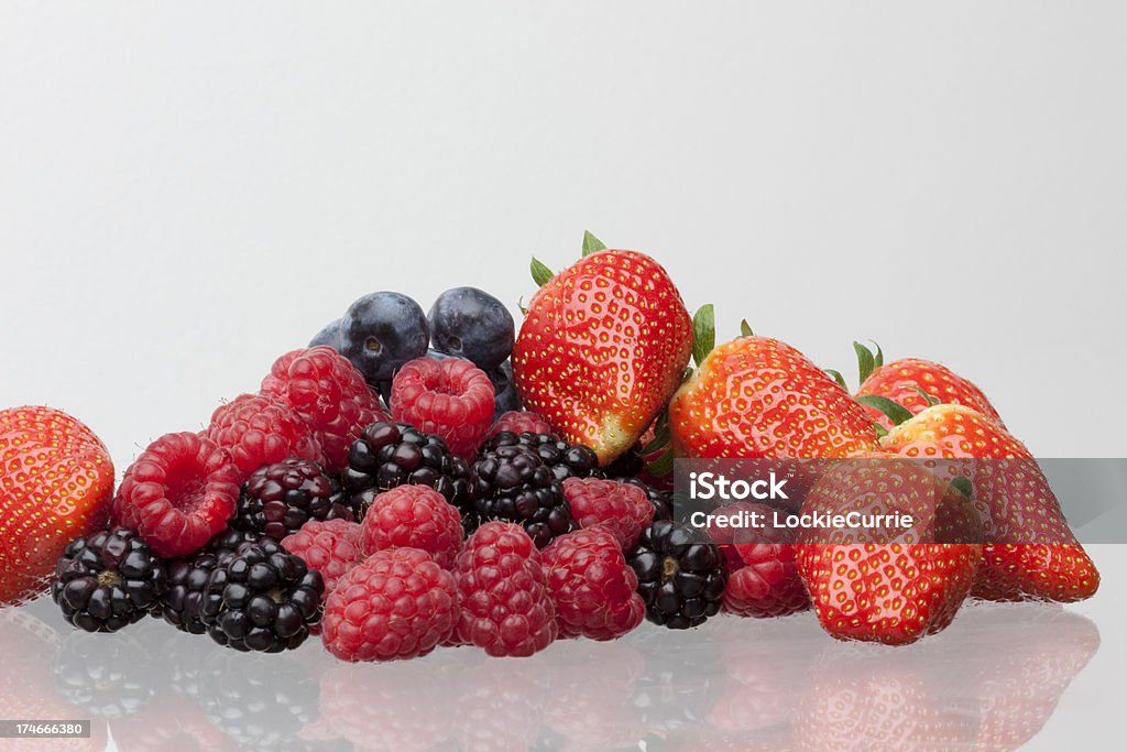 Ваза для фруктов - Стоковые фото Белый роялти-фри