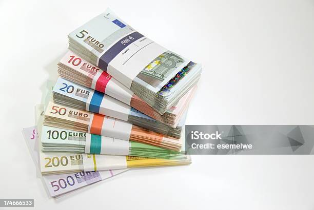 Foto de Pacotes De Dinheiro e mais fotos de stock de Moeda da União Europeia - Moeda da União Europeia, Símbolo do Euro, Nota