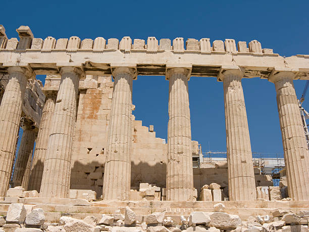 照りつけるパルテノン神殿の柱の列 6 ストックフォト