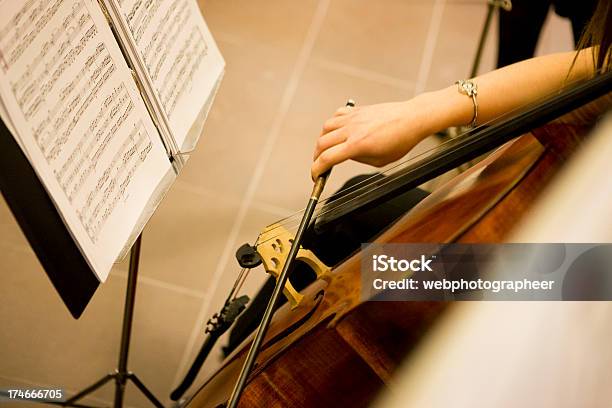 Foto de Música Clássica e mais fotos de stock de Aberto - Aberto, Arco - Equipamento Musical, Arte, Cultura e Espetáculo