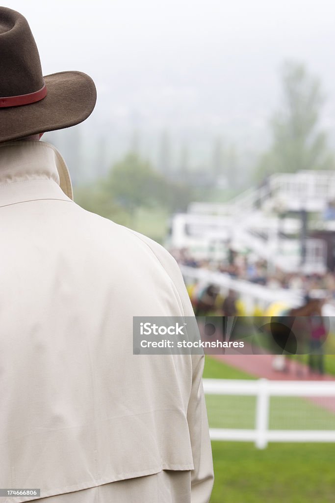 Überprüfung Rennpferden im Paddock - Lizenzfrei Beige Stock-Foto