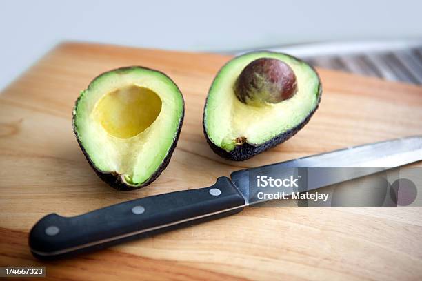 Slicing Di Avocado - Fotografie stock e altre immagini di Alimentazione sana - Alimentazione sana, Argentato, Argento