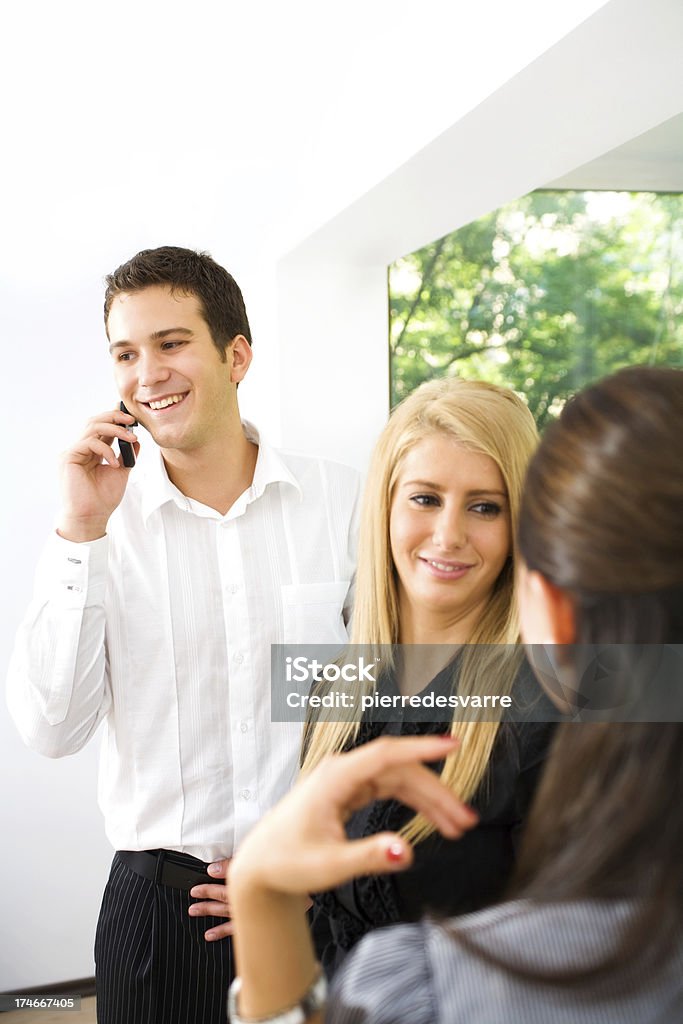 Jovens negócios pessoas tendo conversas - Royalty-free 20-29 Anos Foto de stock