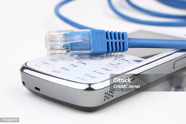 Foto de Dispositivo Móvel Conexão e mais fotos de stock de A caminho - A caminho, Agenda Eletrônica, Bluetooth
